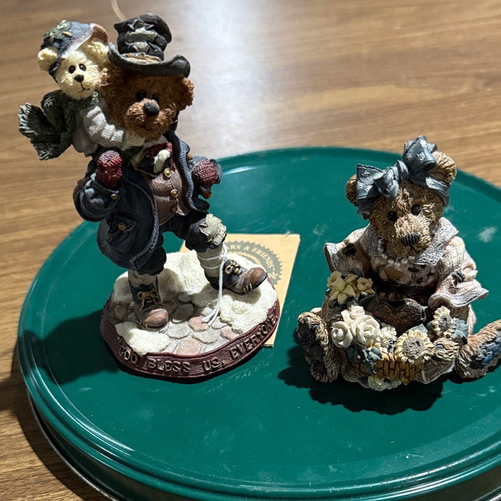 Charming Bear Figurine Set - Blue and Brown - Boyd’s Bears 🐻🎩🌺 🐻 Christmas Carol